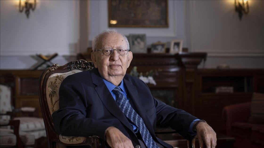 Former parliament speaker Hüsamettin Cindoruk dies at 92
