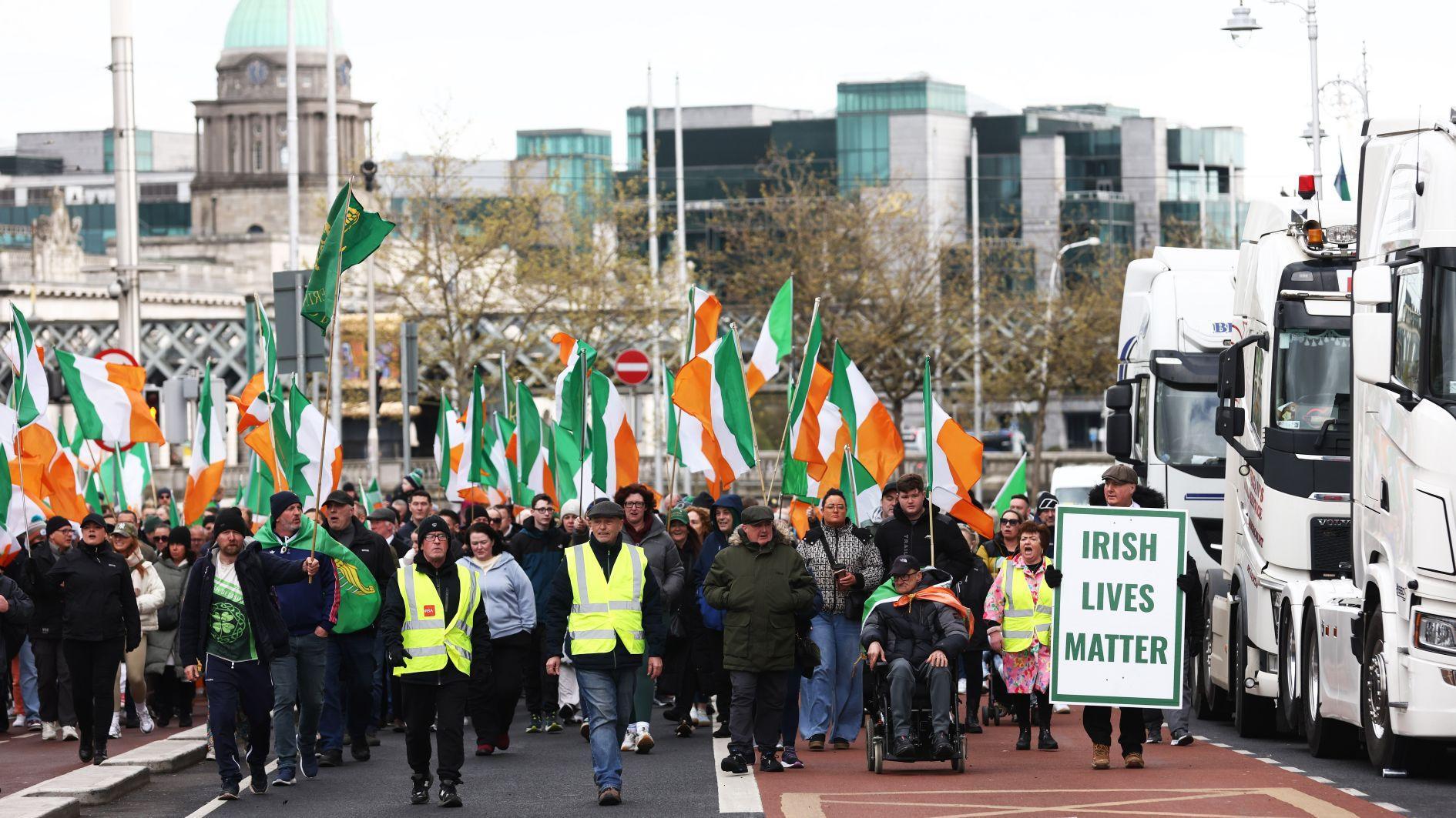 Irish police chief denounces oil refinery blockade