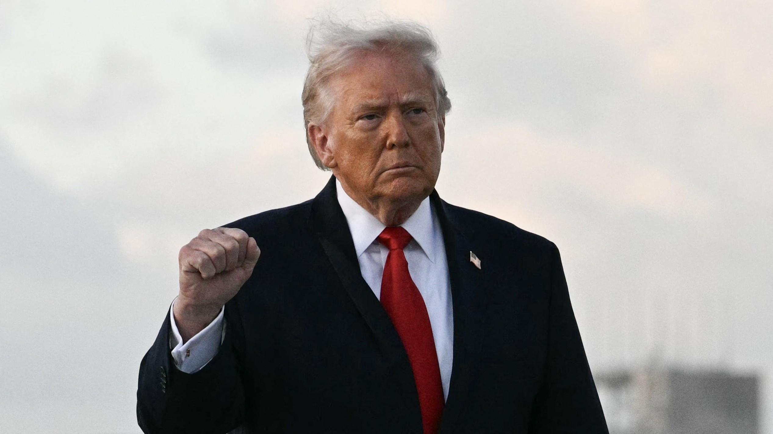 Trump threatens Strait of Hormuz blockade