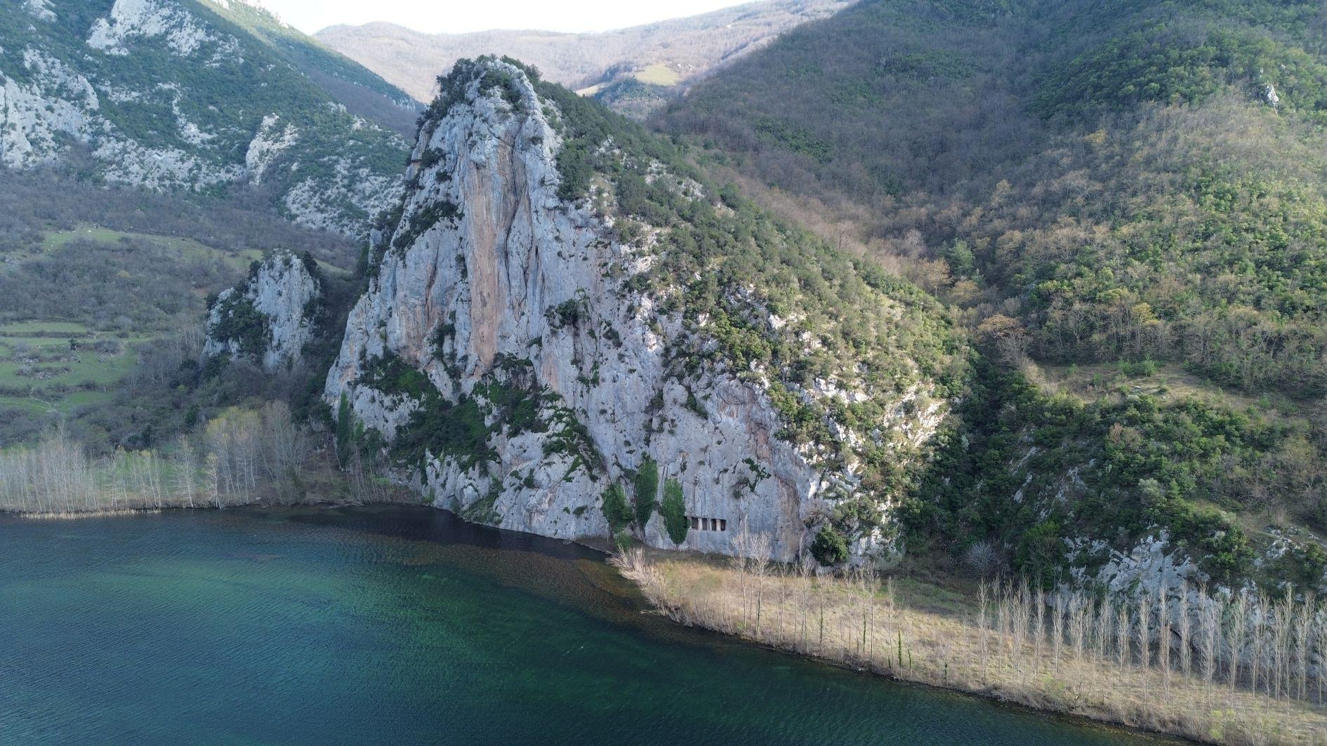 Ancient rock tombs, fortress reveal Hellenistic past