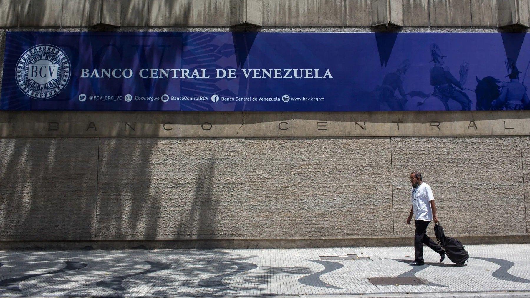 US eases sanctions on Venezuela central bank