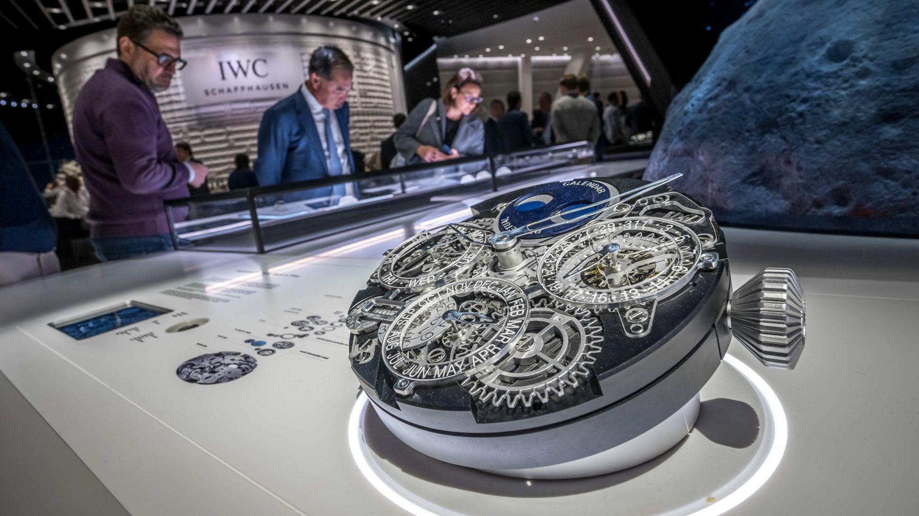 Geneva watch fair shows war's effect on luxury sector