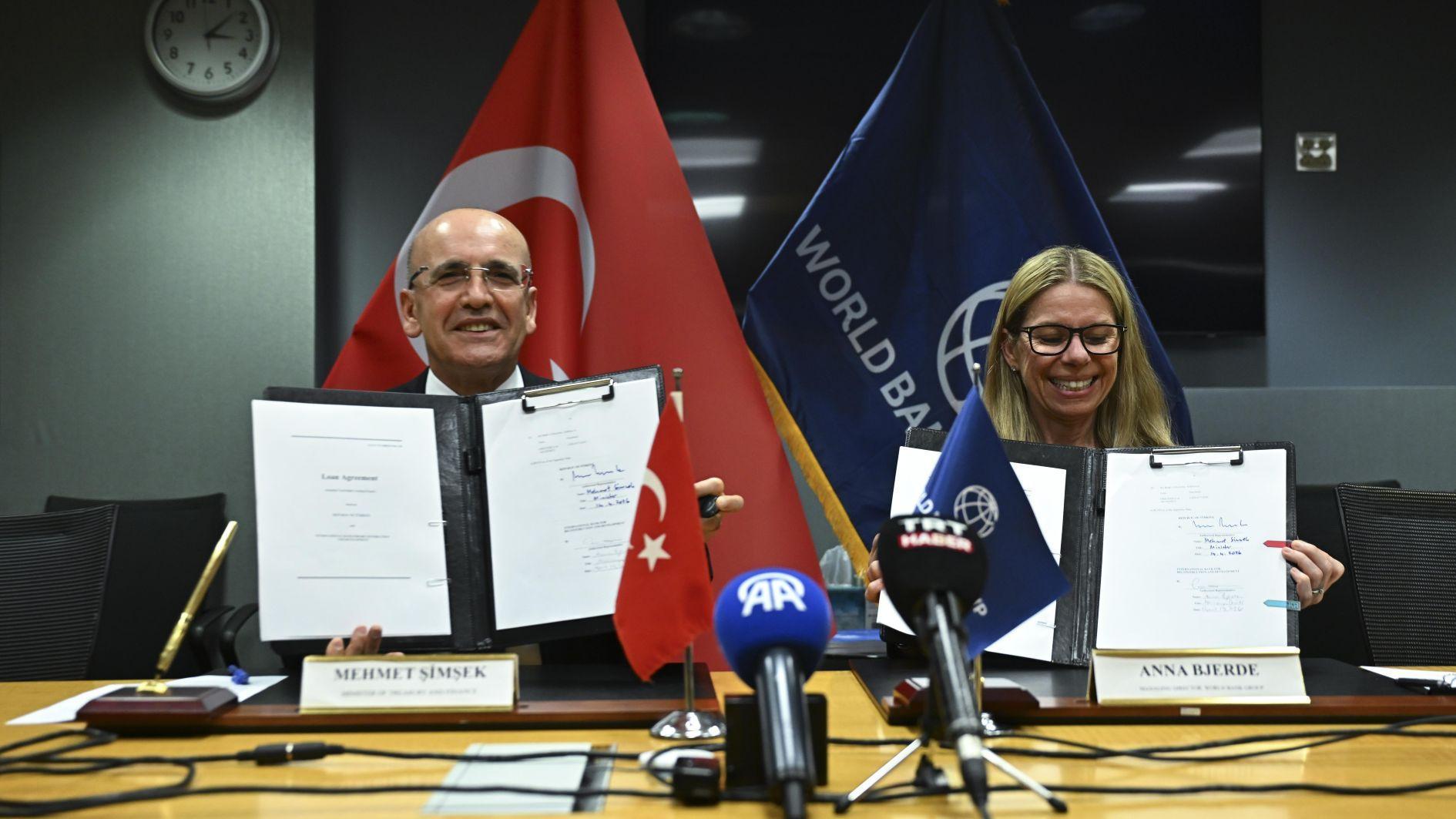Şimşek signs 1.67 bln euro World Bank deal for Istanbul rail project