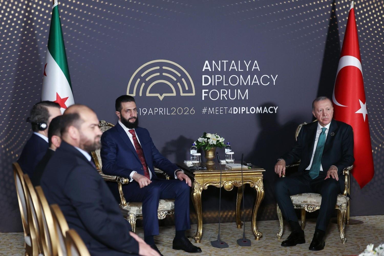 Erdoğan steps up sideline diplomacy at Antalya forum