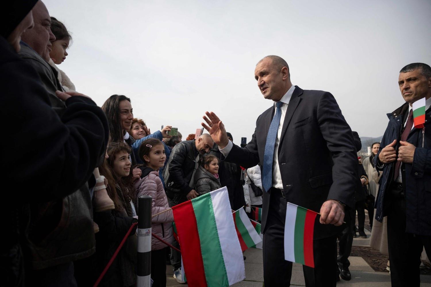 Bulgaria's former president tops parliamentary vote