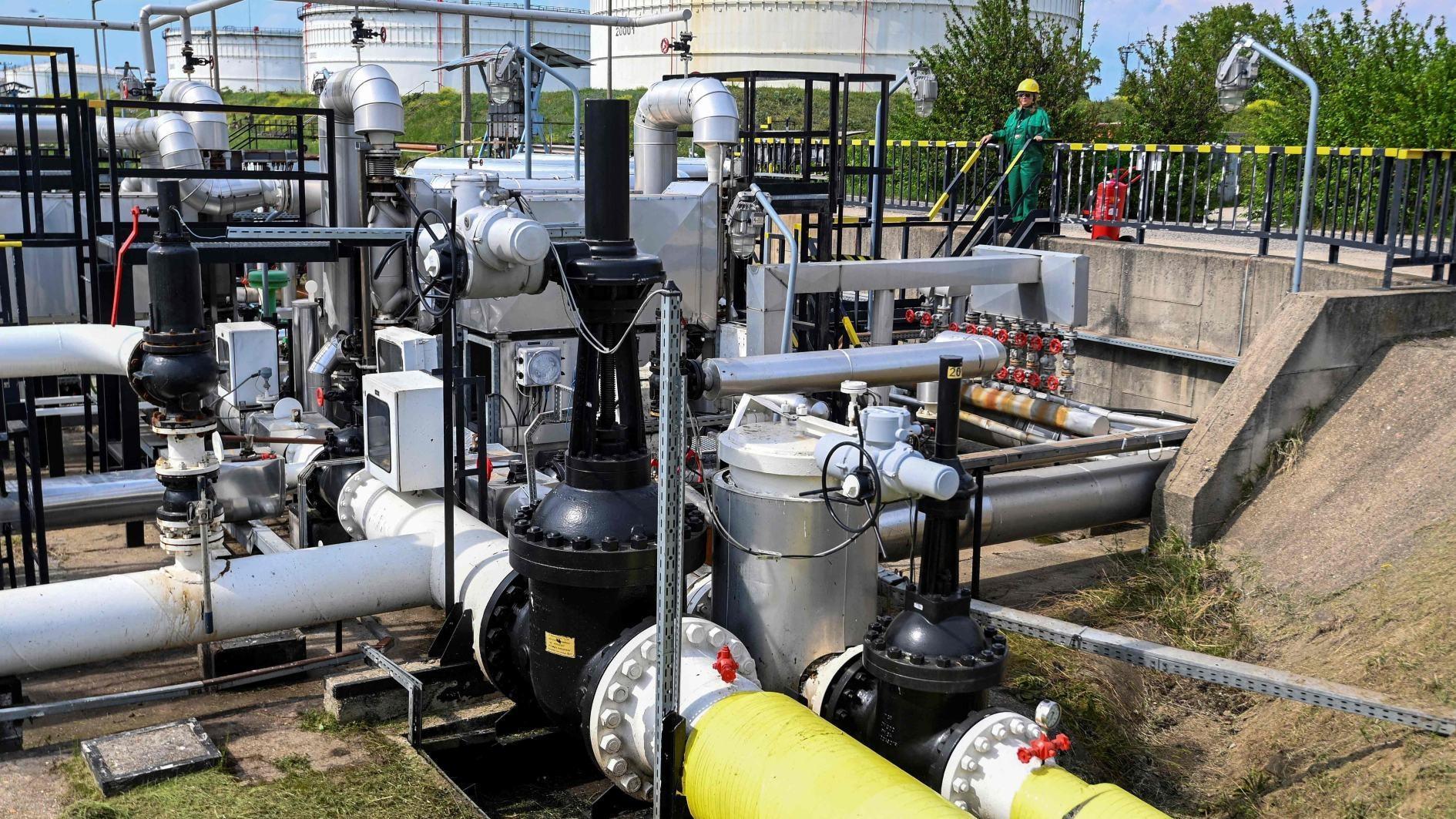 Slovakia resumes getting Russian oil from Ukraine pipeline