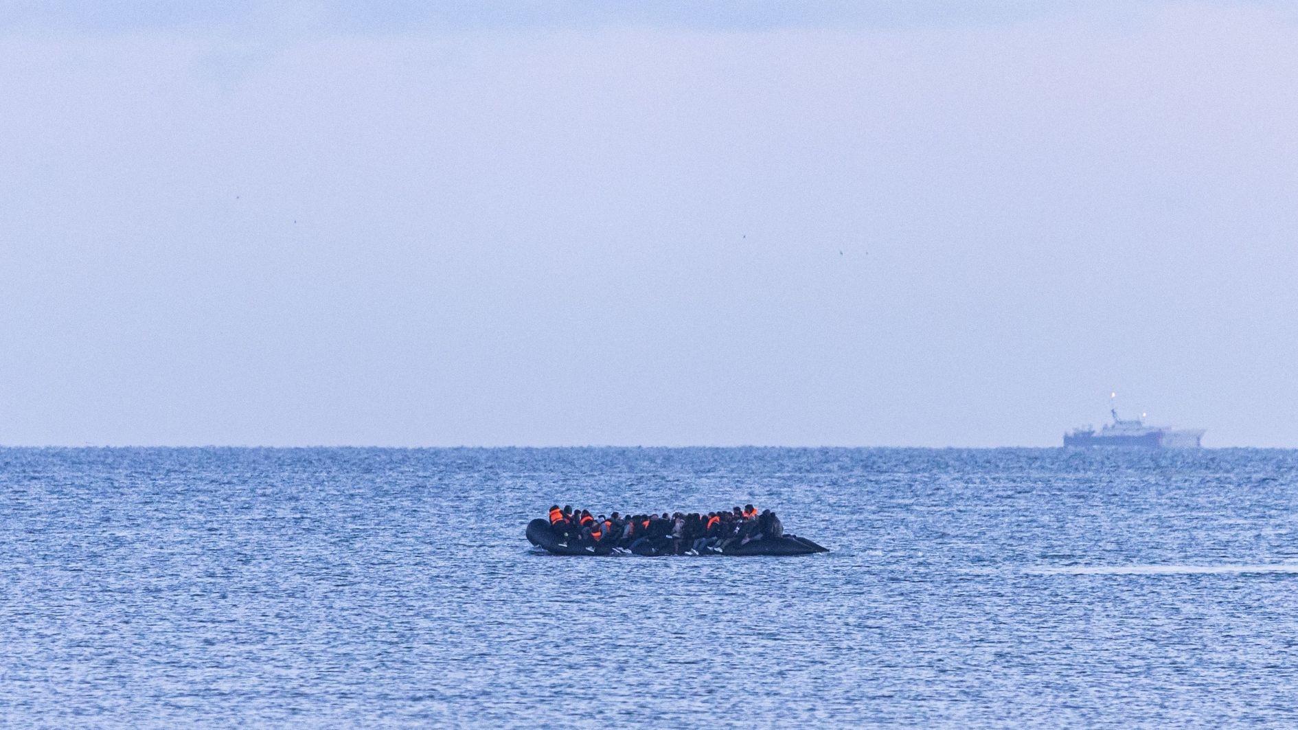 UK, France agree on 3-year deal to stop migrant crossings