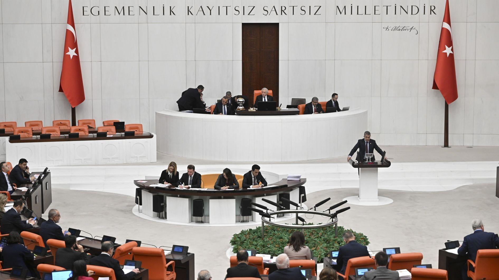 Türkiye votes to ban social media for under-15s