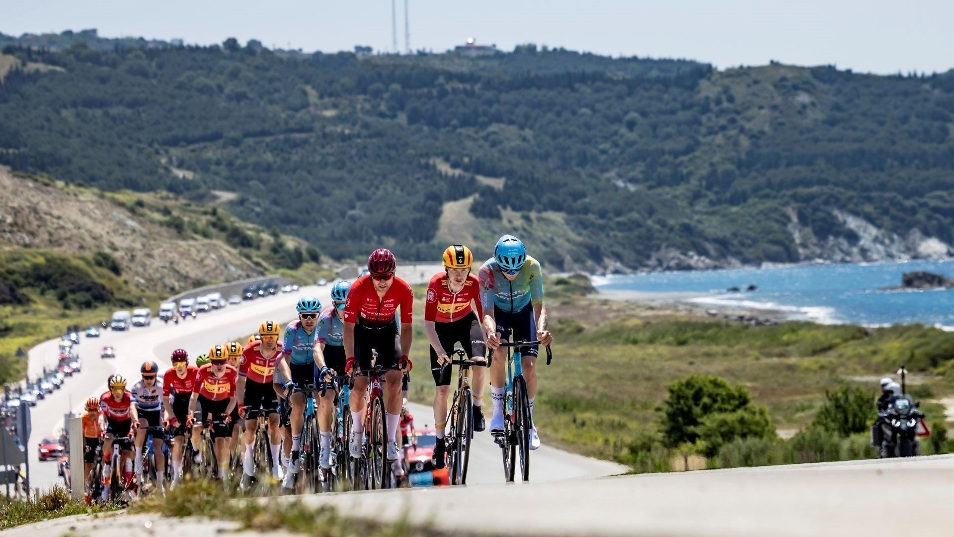 Cycling giants set off from Aegean as Presidential Tour of Türkiye begins