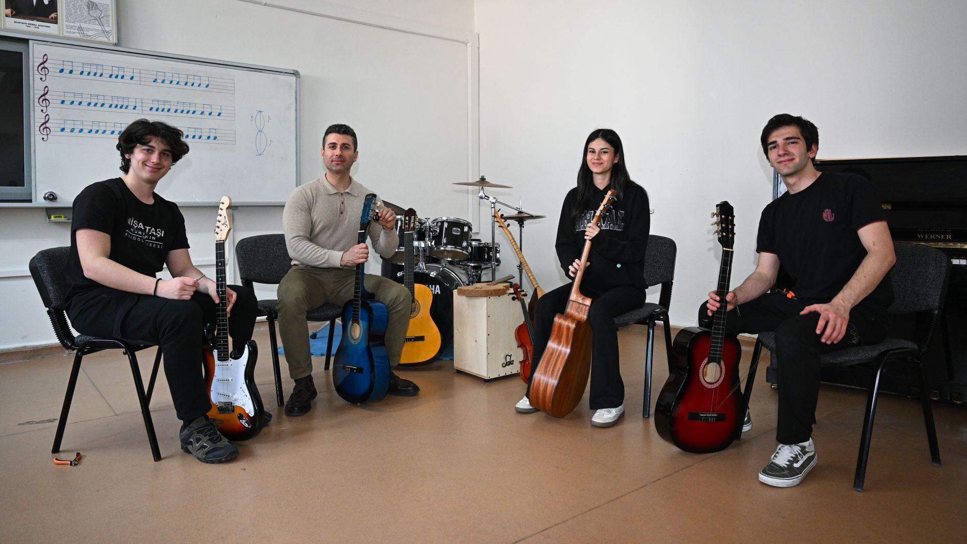 Teacher’s ‘instruments on a hanger’ project bridges gap for future artists