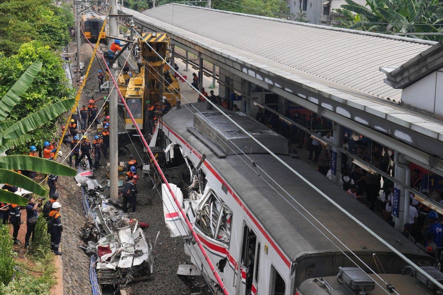 Train collision kills 14, injures dozens near Jakarta