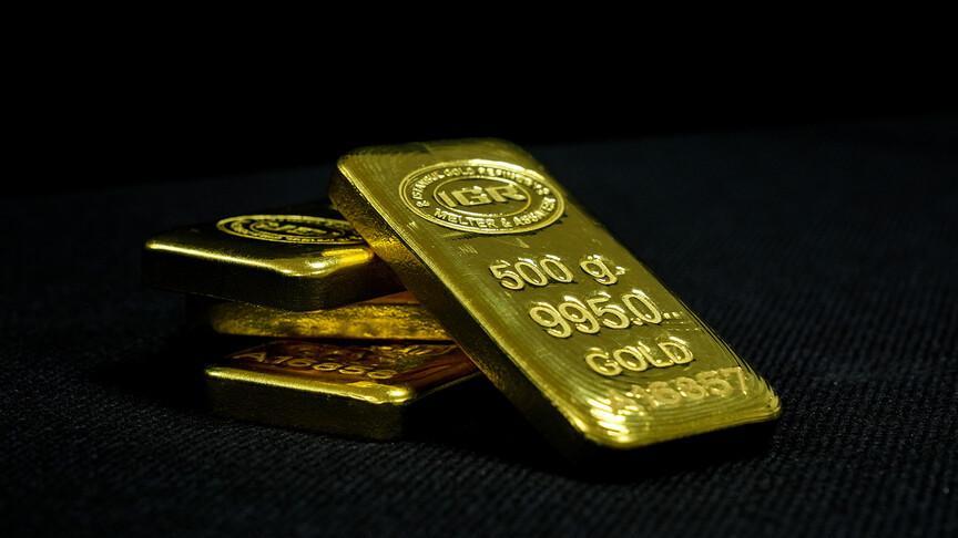 Gold loses lustre on Middle East war