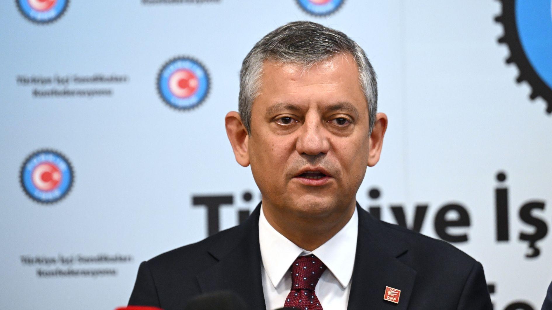 CHP open to alliances, Özel says amid by-election push