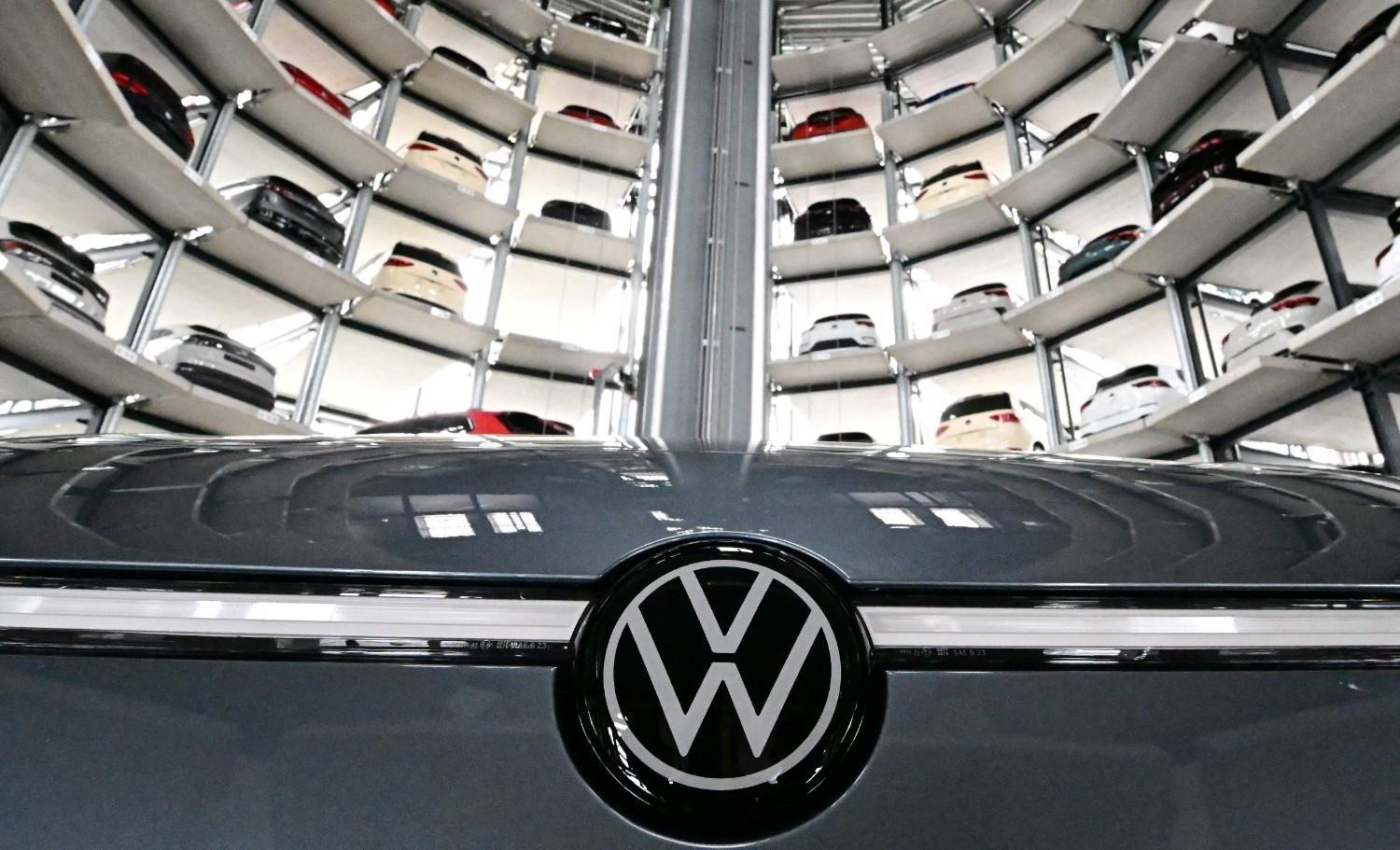 Struggling German auto giant Volkswagen's profits plunge