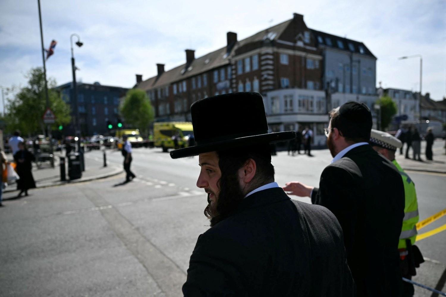 Man charged with attempted murder after stabbing 2 Jewish Londoners