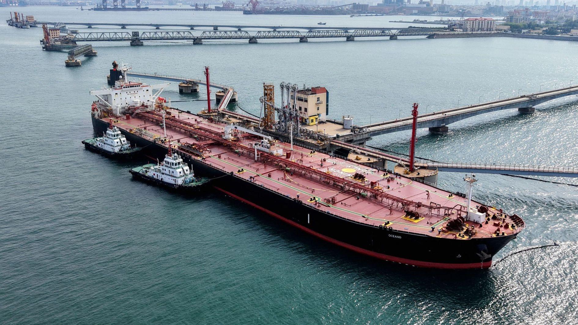 China rejects US sanctions on refineries over Iran oil links