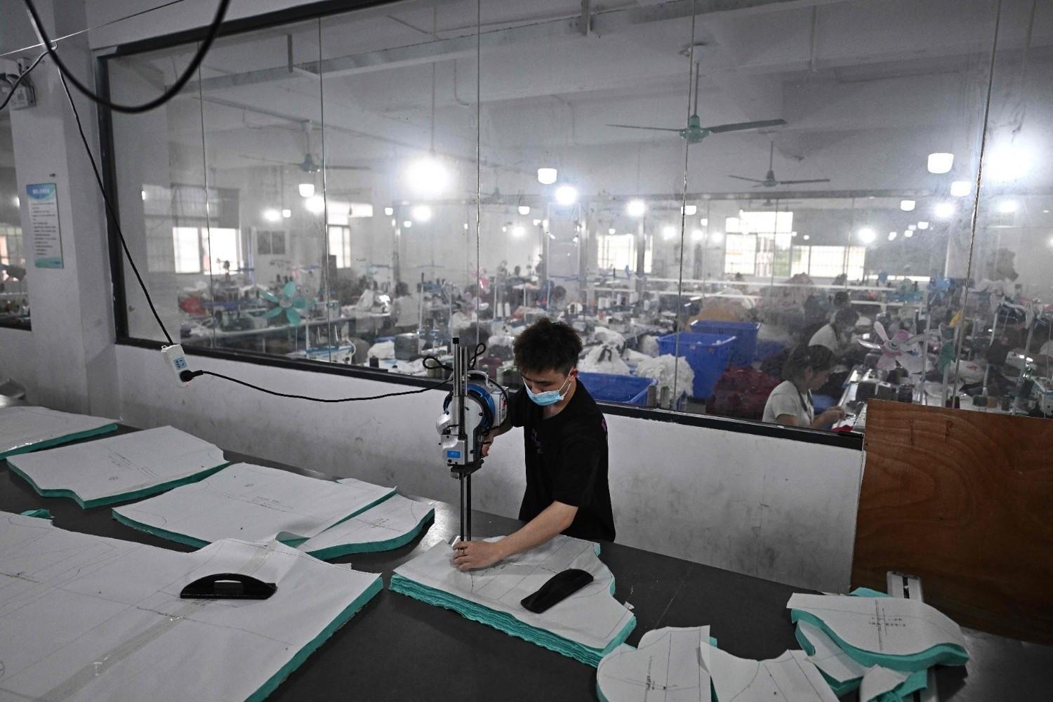 War jolts China's well-oiled manufacturing hub