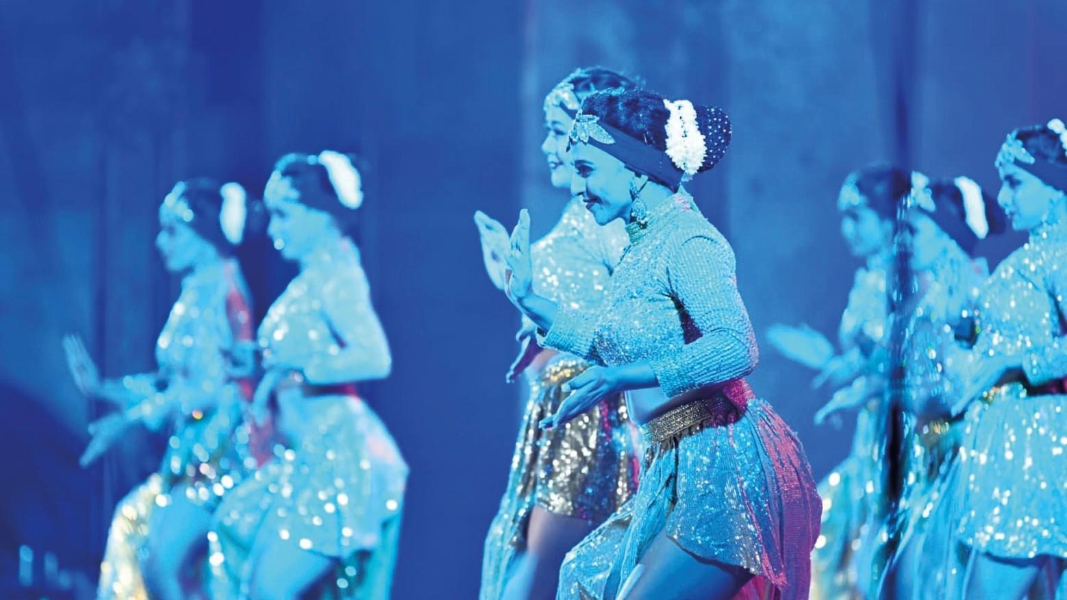 'Taj Express' opens Antalya State Theaters Festival