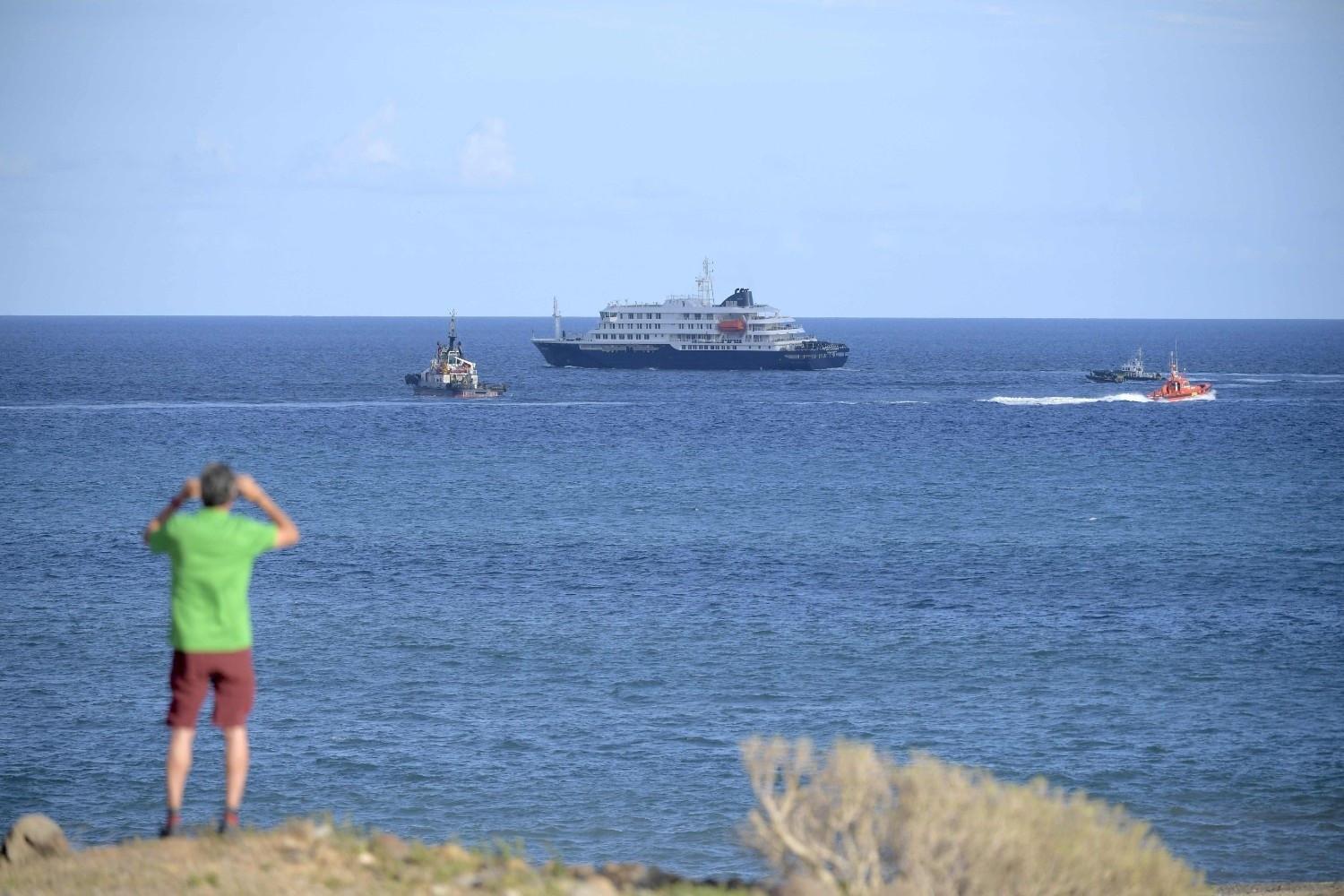 Hantavirus ship heads to Netherlands after passengers flown home