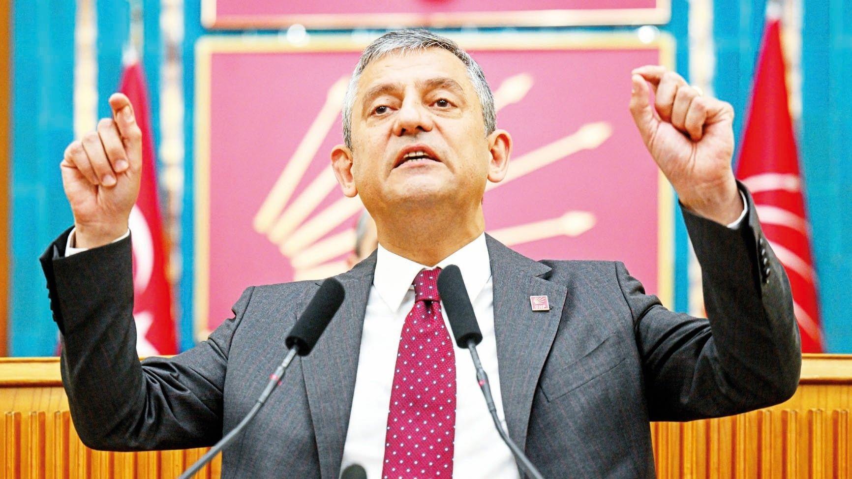 CHP leader slams mayor over switch to AKP