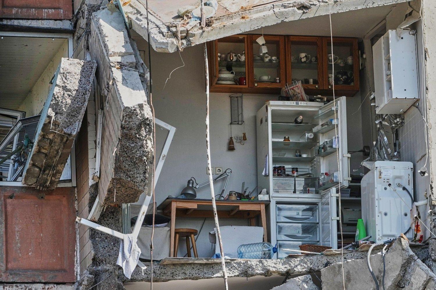 Russia pummels Kiev, killing at least 24 and denting peace hopes