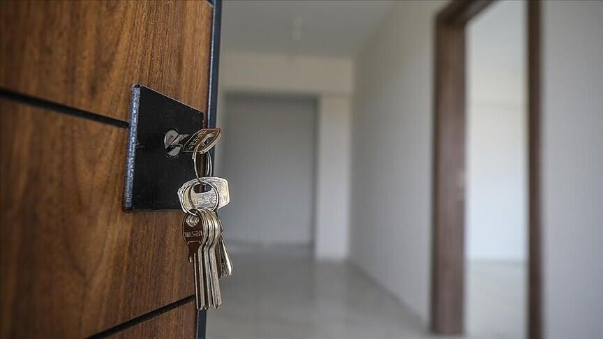 Turks’ overseas property purchases fall in March amid war impact