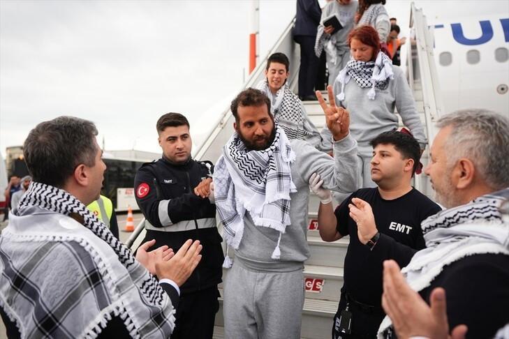 Detained Global Sumud aid flotilla activists arrive in Istanbul
