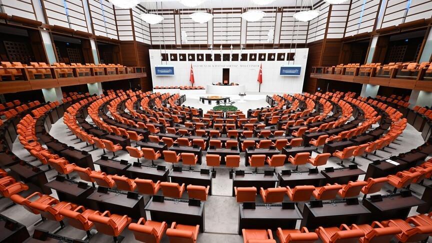 AKP proposes new rules on policing, media oversight