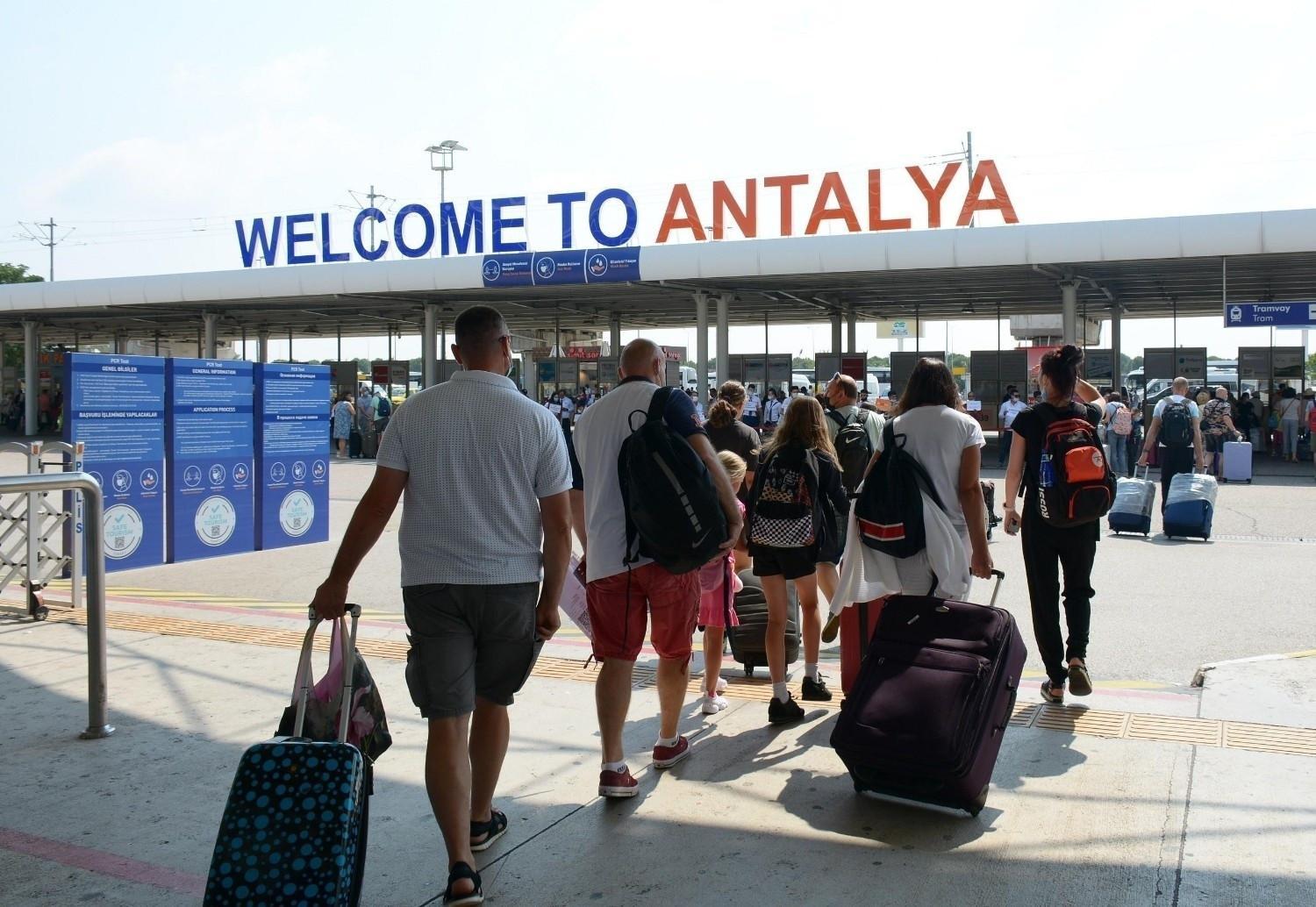 Türkiye receives 3.5 million foreign visitors in April