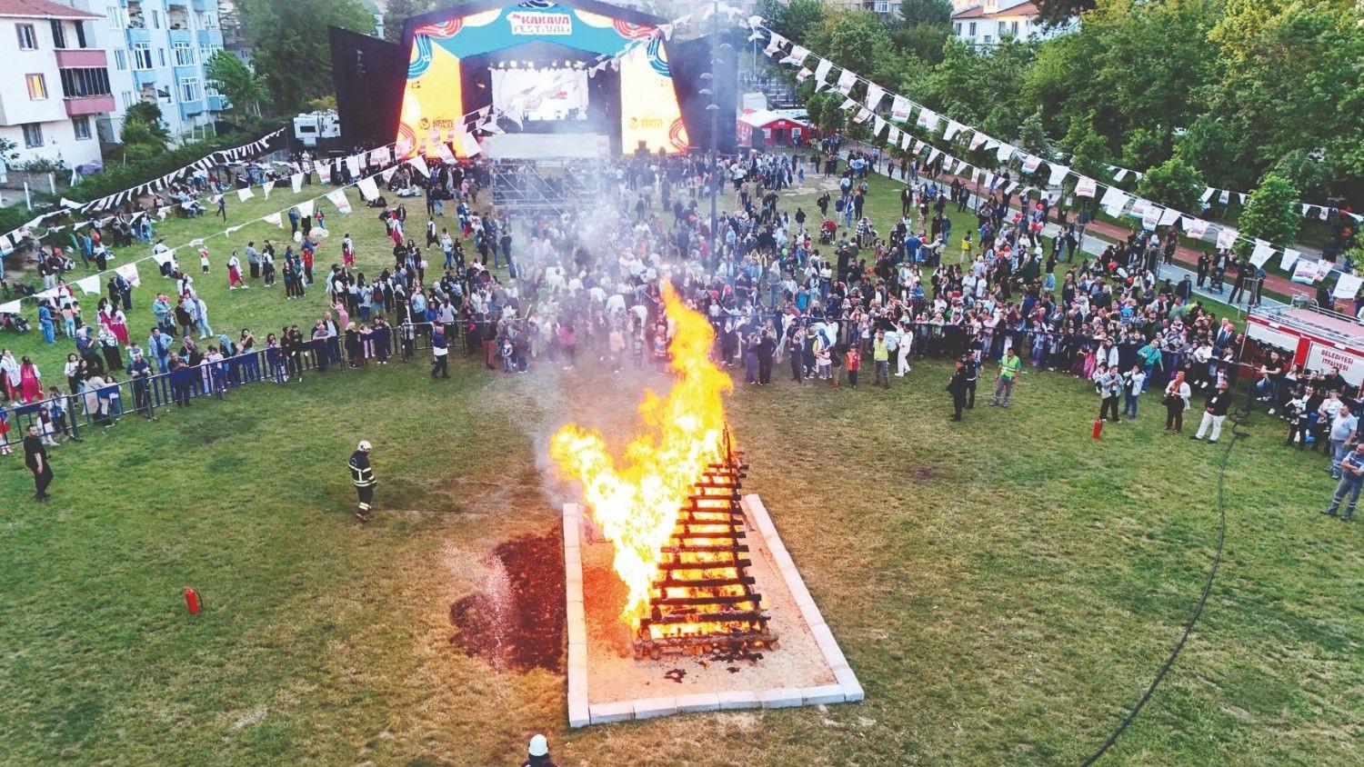 Thracian city celebrates spring with traditional ‘Kakava fire’