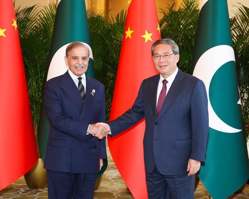 Pakistan PM arrives for China visit overshadowed by Iran war