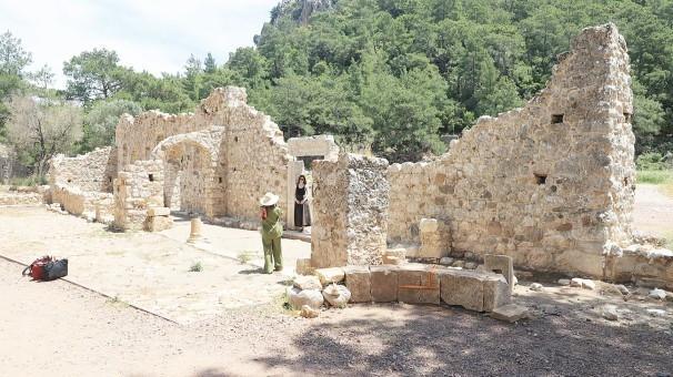 Archaeologists uncover monumental tomb at Olympos ancient city