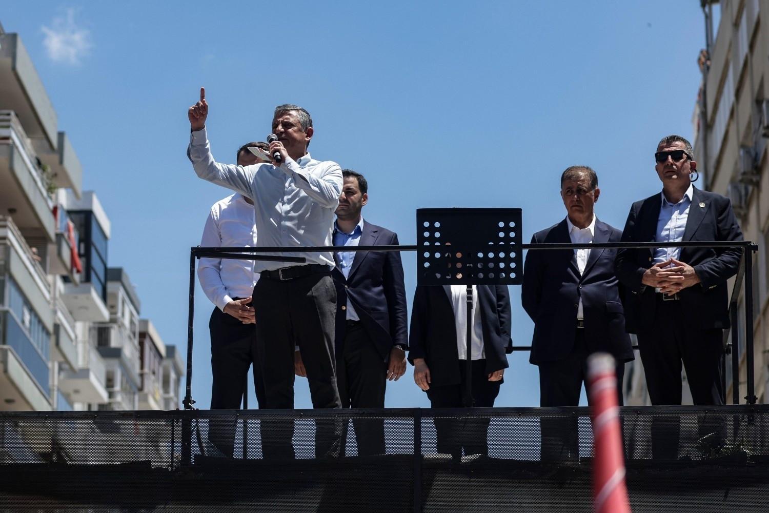 CHP’s Özel calls for member vote to resolve leadership crisis