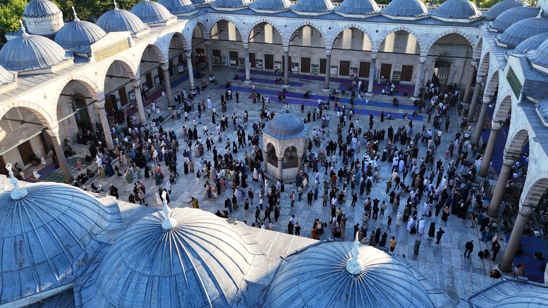 Türkiye marks 1st day of Eid al-Adha with prayers, rituals