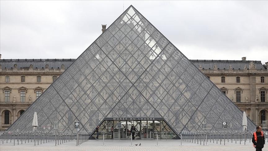Famous Louvre heist set to be adapted into feature film