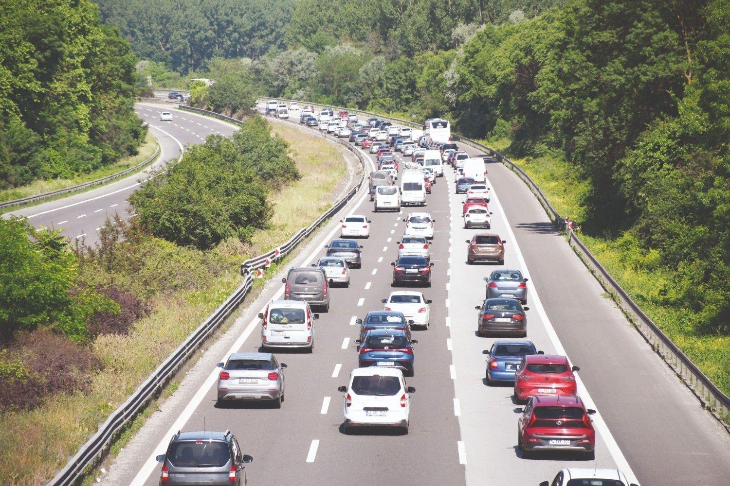 Eight killed in bus crash as heavy traffic builds across Türkiye after Eid holiday