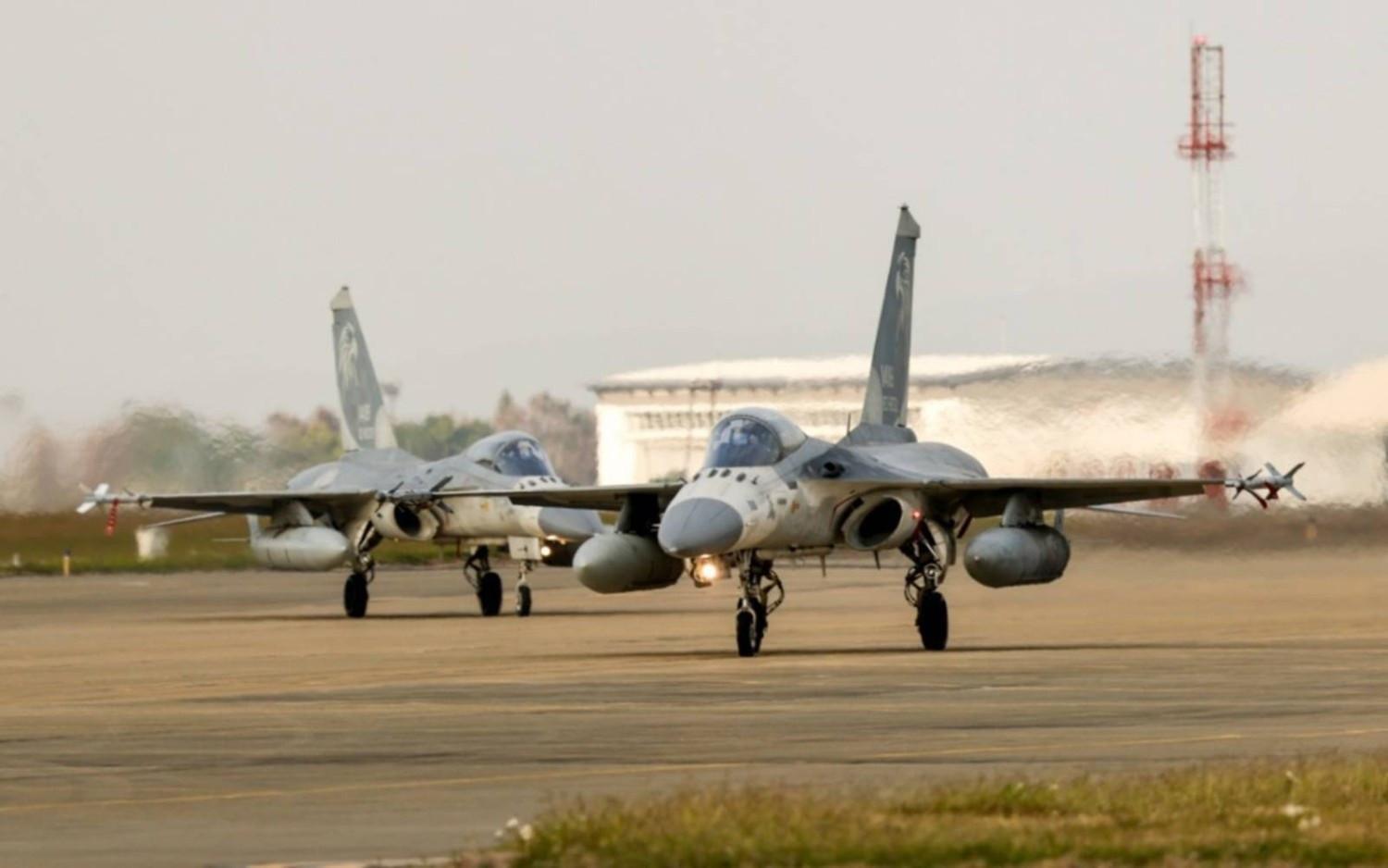 Taiwan says 2 dead in military training plane crash