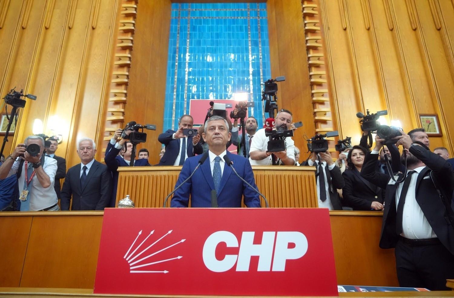 Özel rallies CHP lawmakers behind convention push in disputed session