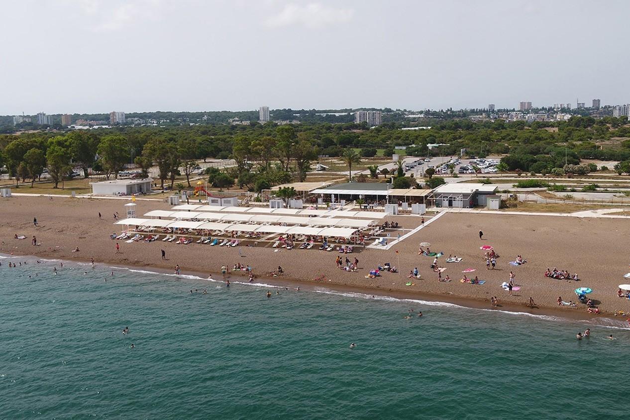 Antalya introduces smoke-free beaches in bid to curb cigarette pollution
