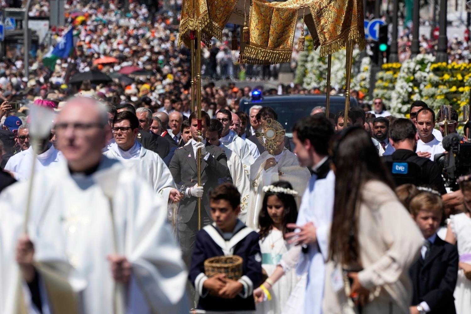 Over 1.2 million people attend Pope's mass in Madrid