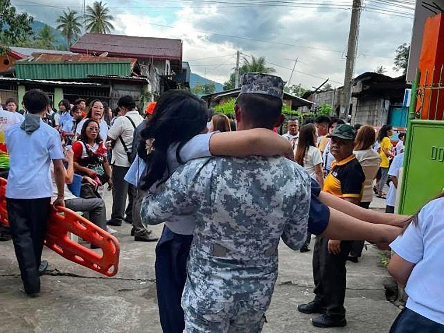 7.8 magnitude earthquake strikes southern Philippines