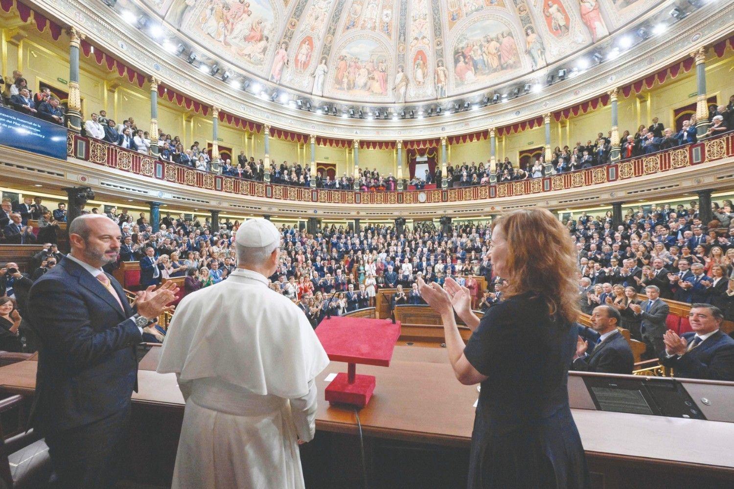 Pope urges action on 'tragic drama' of migration