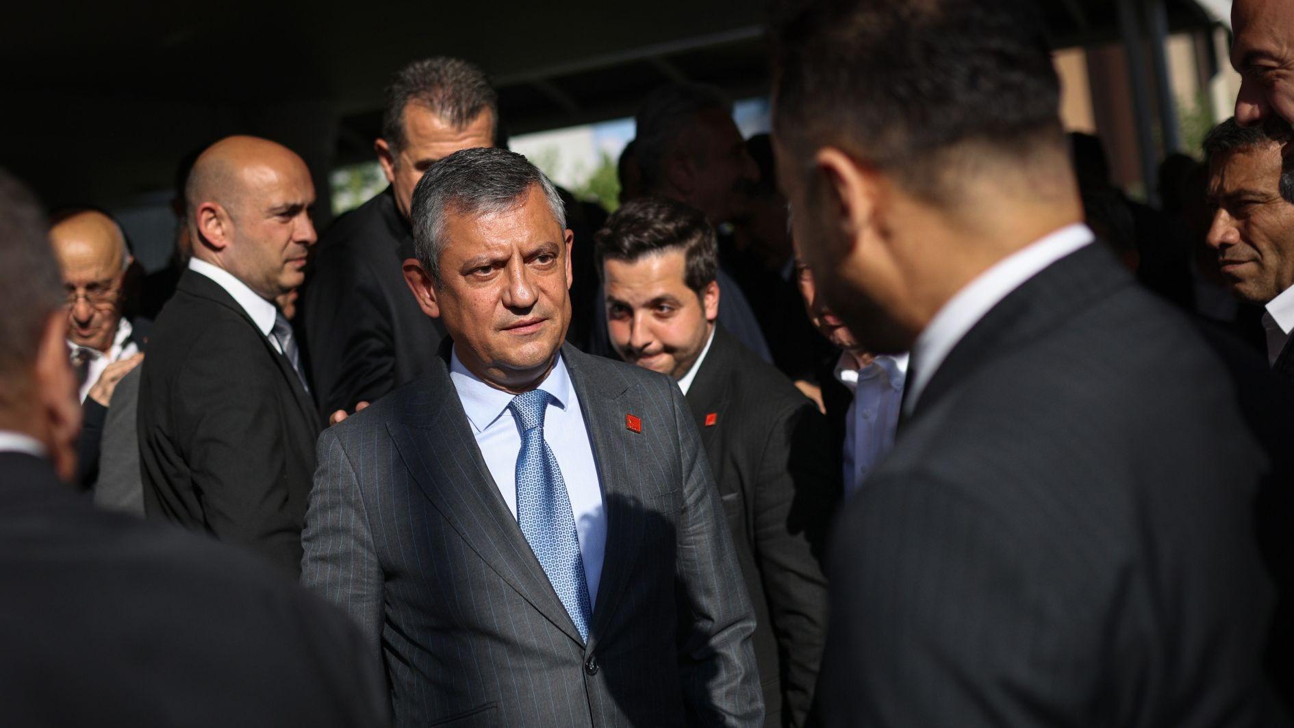Özel says allies preparing for possible break from CHP