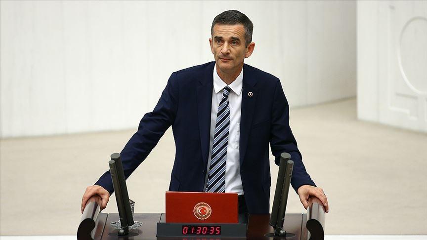 Another lawmaker quits CHP amid leadership turmoil