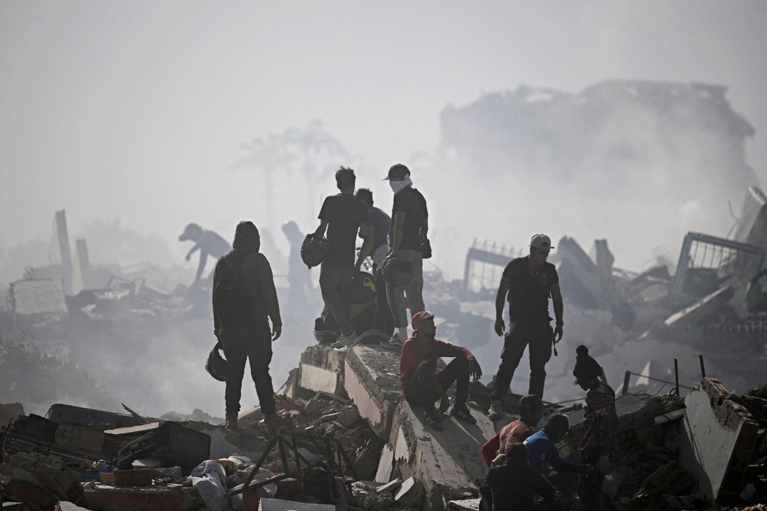 World sends rescuers, aid as Venezuela reels from quakes
