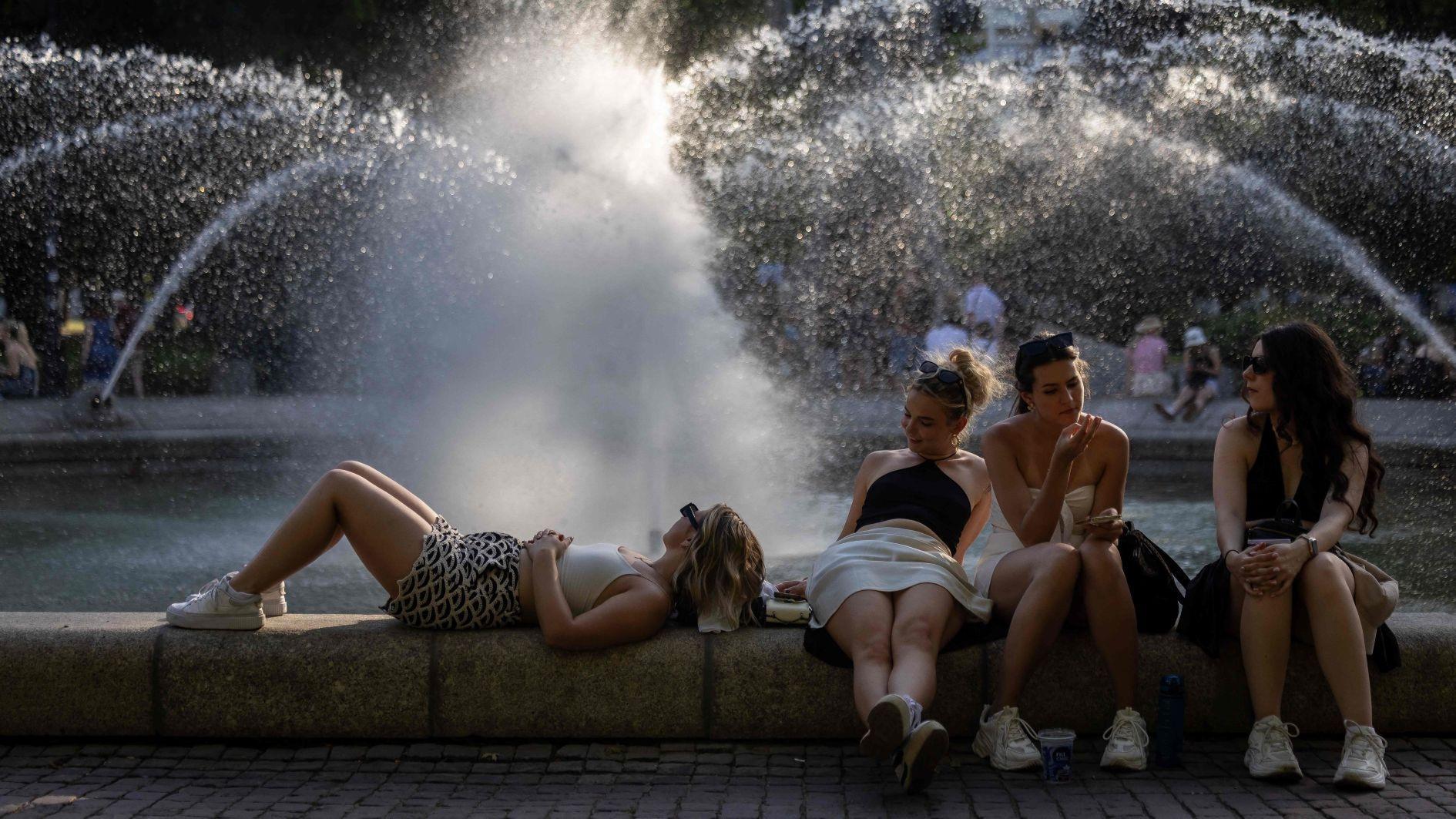 Records tumble as European heatwave moves east