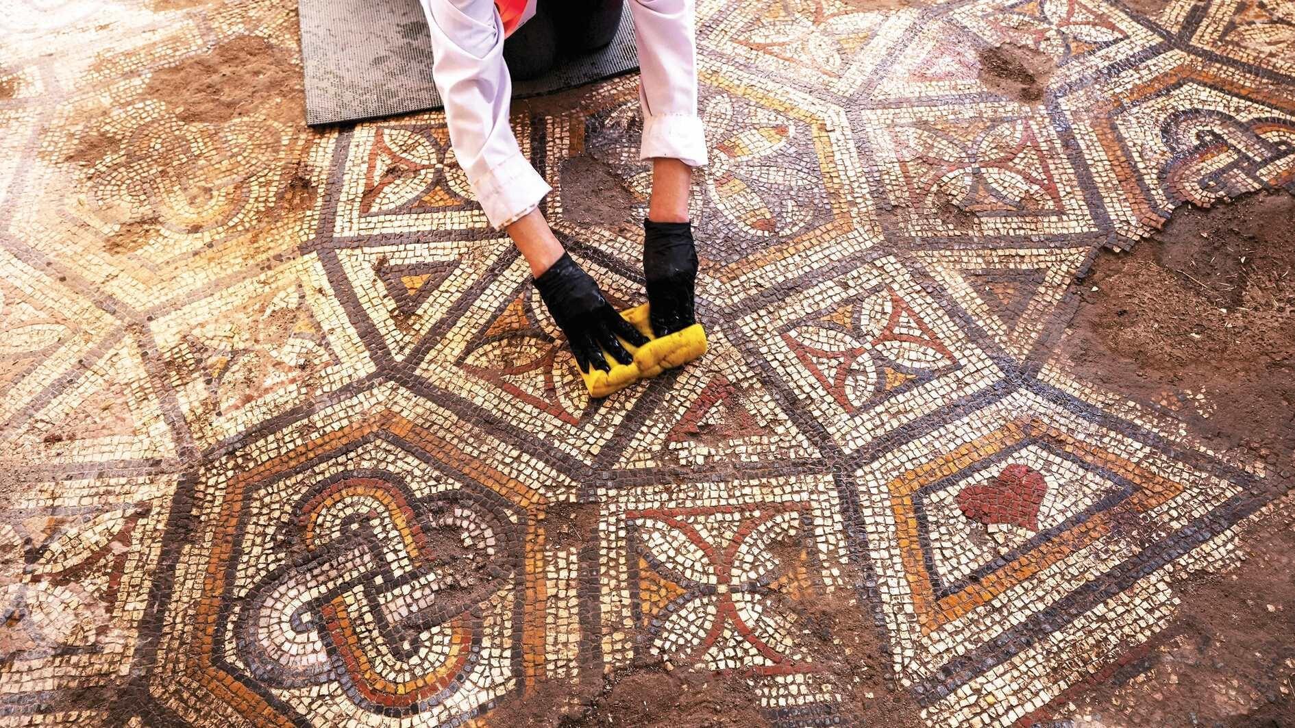 Smyrna mosaics reveal Late Antiquity beliefs