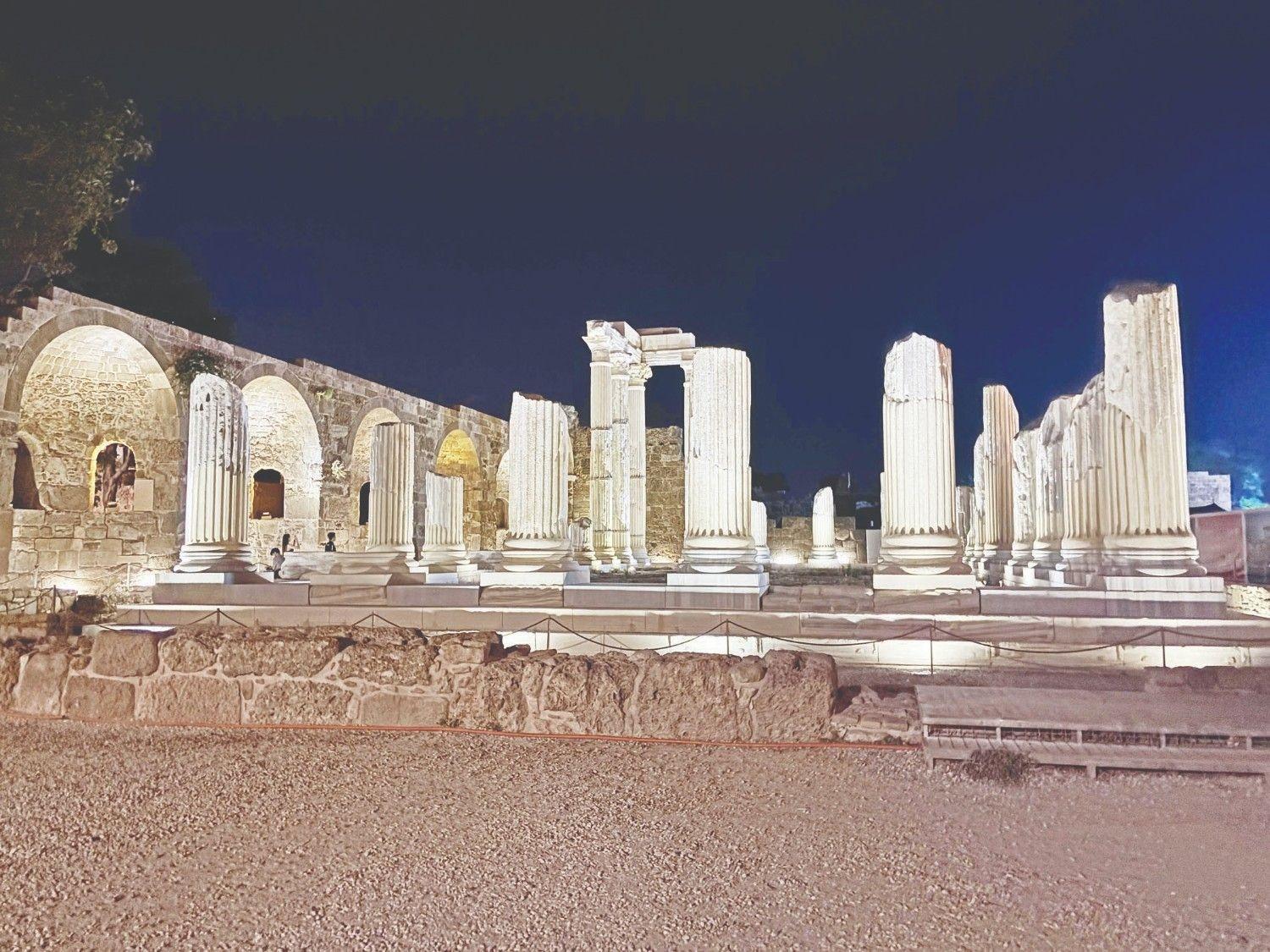 Side debuts museum night-tour routes