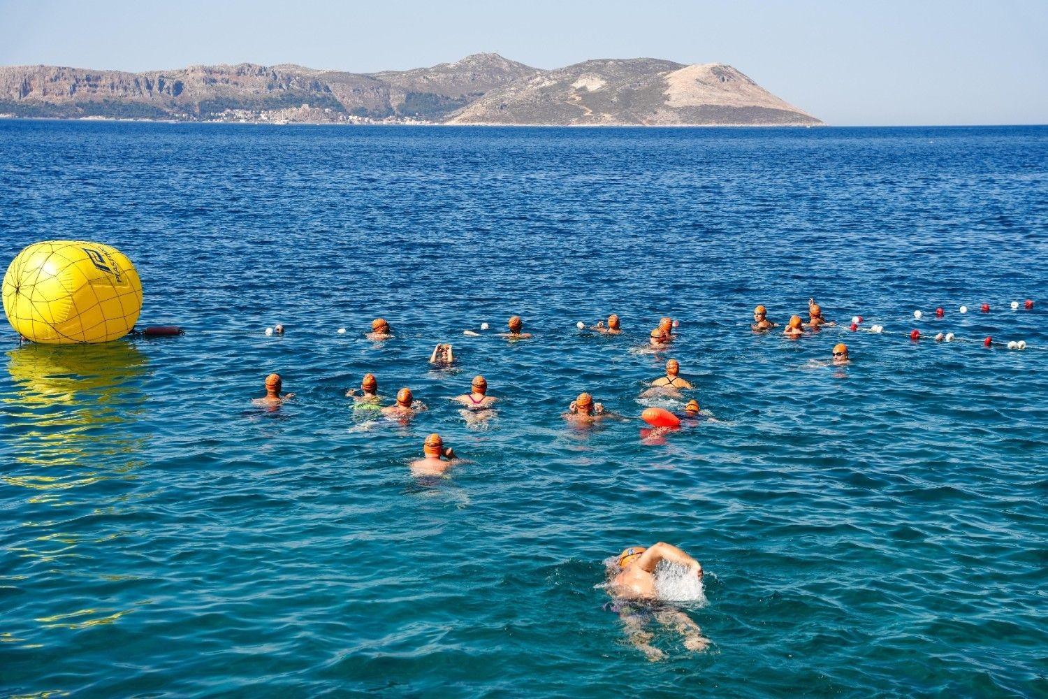 Swimmers cross Aegean waters in symbol of Turkish-Greek friendship