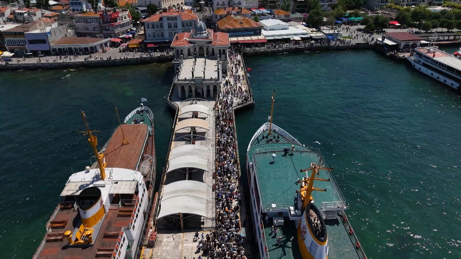 Summer crowds arrive on Istanbuls Büyükada